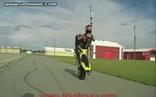 Классные трюки на мотоциклах, прикольное видео.